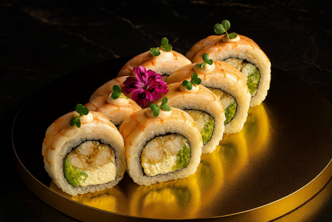 Тигровий Дракон -Склад: рис, норі, сир філадельфія, тигрова креветка темпура, огірок, креветка варена, спайсі соус. Вага / кількість: 330 г • 8 шматочків